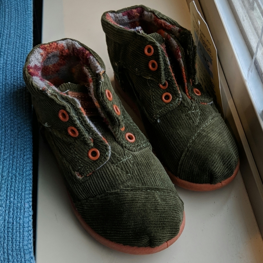TOMS tiny botas toddler high top shoes